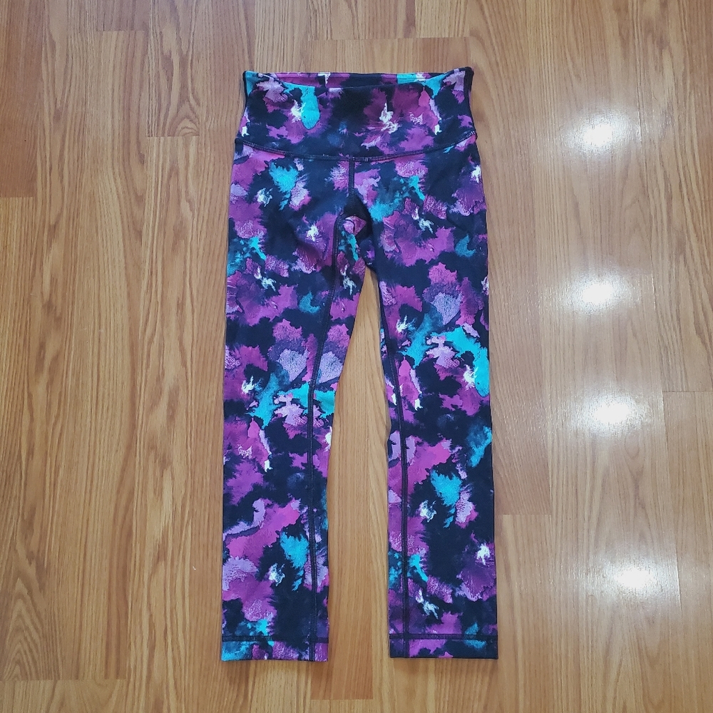 Lululemon Floral wonderunder sz 2